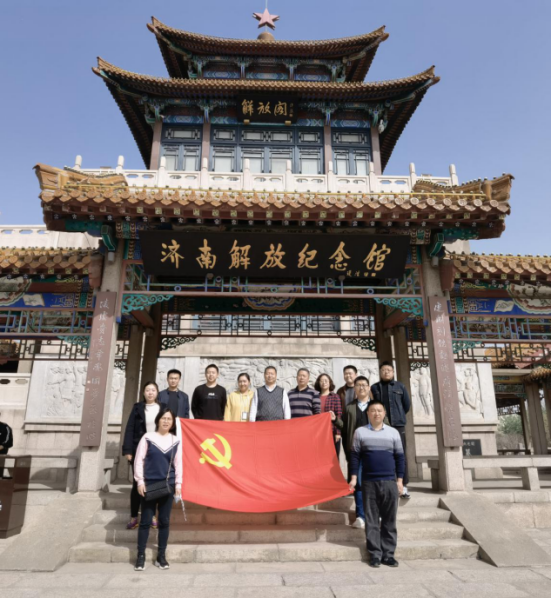 党支部党员群众12人,来到解放阁济南解放纪念馆组织开展"缅怀革命先烈